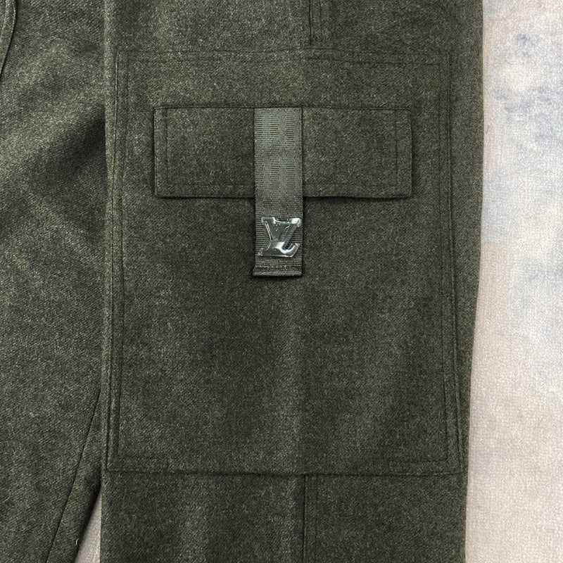 LV pants 012402
